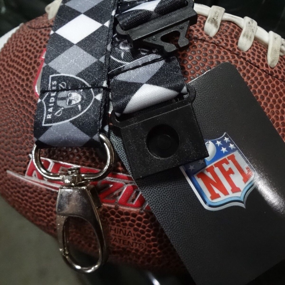 Las Vegas Raiders Lanyard Car Keyring Keychain Badge Holder LV Raider - Picture 2 of 8